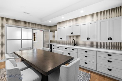 This beautifully renovated 3,370 SF building, updated in 2021 - photo 30