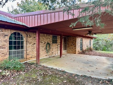 Wright Patman Lake Home For Sale in Douglassville Texas