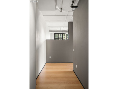 Dramatic New York SOHO styled condominium in the heart of