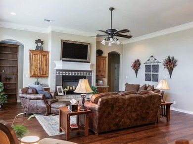 Step into a pristine, sparkling home that says *welcome* with - photo 9