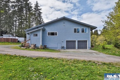 Welcome to your private Olympic Peninsula retreat. Set on 7.87 - photo 3