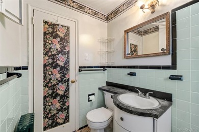 Charming 2 Bedrooms, 1 Full Bath Upper Unit in Bell Park Manor - photo 11