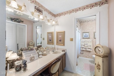 Motivated seller! Spacious 2-bedroom, 2-bath condo offering 1 - photo 12