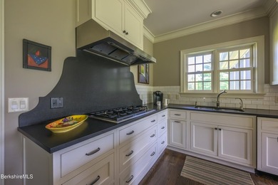 EXPANDED CONTEMPORARY CAPE Appointed with elegant detail - photo 14