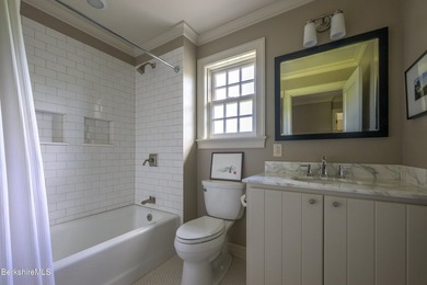 EXPANDED CONTEMPORARY CAPE Appointed with elegant detail - photo 46