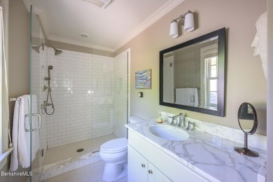 EXPANDED CONTEMPORARY CAPE Appointed with elegant detail - photo 48