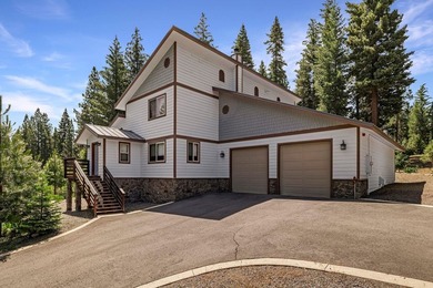 This well-appointed mountain style retreat offers excellent - photo 1