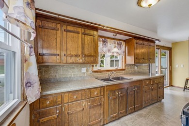 Move right into this beautifully maintained ranch in a fantastic - photo 7