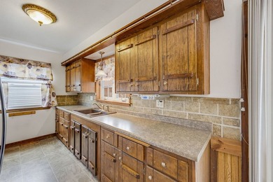 Move right into this beautifully maintained ranch in a fantastic - photo 9