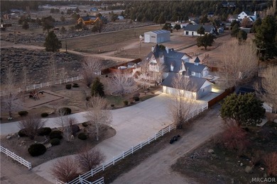 Welcome to this gorgeous Estate on over an acre of beautifully - photo 4