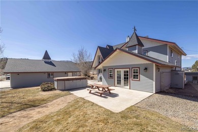 Welcome to this gorgeous Estate on over an acre of beautifully - photo 8