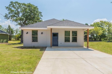 Cedar Creek Lake Home Sale Pending in Malakoff Texas