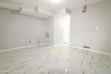 Stunning semi-attached new construction home! This beautifully - photo 14
