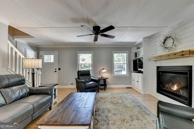 Your private lakeside retreat awaits. Set on spacious acreage in - photo 15