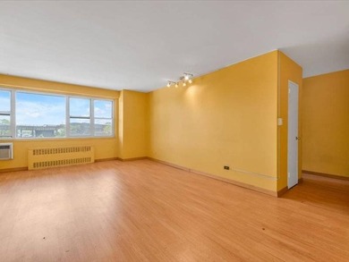 Apartment Essentials Address: 2942 West 5th Street, Apt. 4-L - photo 2