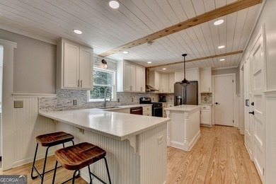 Your private lakeside retreat awaits. Set on spacious acreage in - photo 23