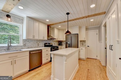 Your private lakeside retreat awaits. Set on spacious acreage in - photo 24