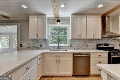 Your private lakeside retreat awaits. Set on spacious acreage in - photo 25
