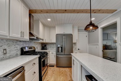 Your private lakeside retreat awaits. Set on spacious acreage in - photo 26