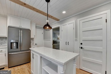 Your private lakeside retreat awaits. Set on spacious acreage in - photo 27