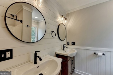 Your private lakeside retreat awaits. Set on spacious acreage in - photo 45