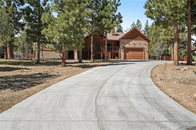 Majestic log-style mountain masterpiece located in the exclusive - photo 3