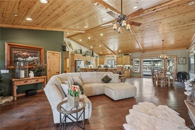 Majestic log-style mountain masterpiece located in the exclusive - photo 7