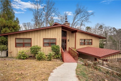 Lake Hartwell Home Sale Pending in Anderson South Carolina
