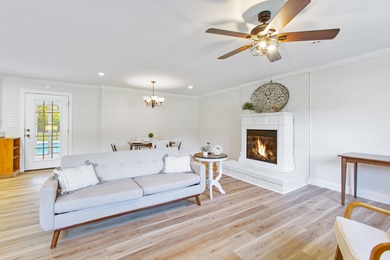 Lake Moultrie Home For Sale in Bonneau South Carolina