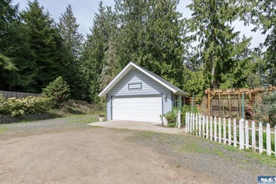 Welcome to this beautiful home on a gorgeous half-acre lot in - photo 4