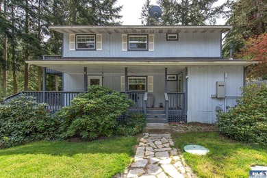Welcome to this beautiful home on a gorgeous half-acre lot in - photo 8