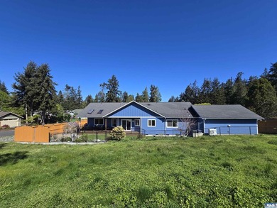Contemporary single-level 3br, 2ba, plus office/den home in - photo 3