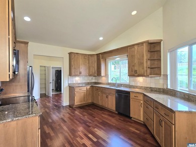 Contemporary single-level 3br, 2ba, plus office/den home in - photo 10