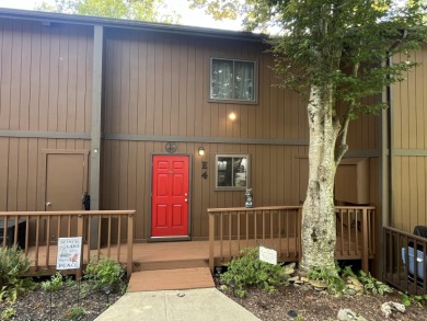 Welcome to your perfect lakeside retreat!!
This charming 2 bed 2 - Lake Condo For Sale in Jamestown, Kentucky