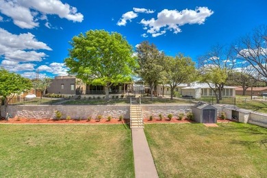 Discover the epitome of waterfront luxury living with this - photo 3