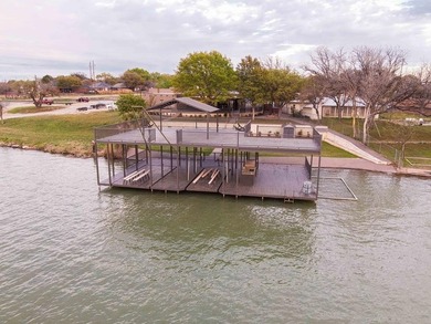 Discover the epitome of waterfront luxury living with this - photo 4