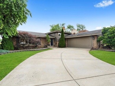 Lake Home Sale Pending in South Holland, Illinois