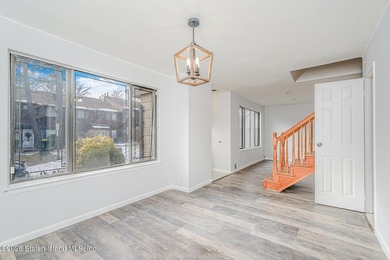Welcome to The Oaks at Latourette, where comfort and convenience - photo 2