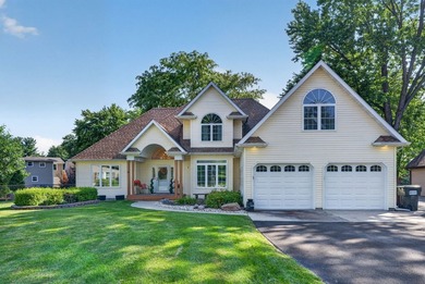 (private lake, pond, creek) Home For Sale in Morris Illinois