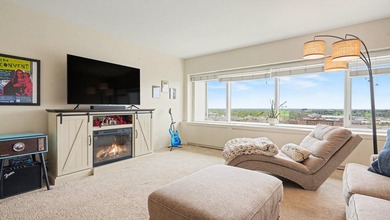 Just steps from campus, this recently renovated 1-bedroom condo - photo 14