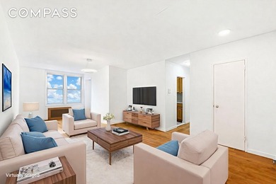 Welcome home to this sun-filled top-floor Junior four apartment - photo 1