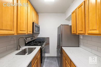 Welcome home to this sun-filled top-floor Junior four apartment - photo 3