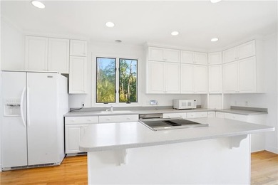 You will not want to miss the opportunity to own this 3-bedroom - photo 11