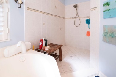 Welcome to this beautiful 3 bedroom/2 bath pool home locatated - photo 20