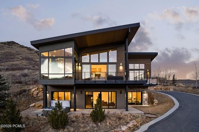 This stunning 4 bedroom home in SkyRidge offers breathtaking - photo 1