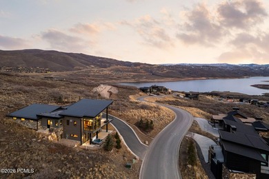 This stunning 4 bedroom home in SkyRidge offers breathtaking - photo 4