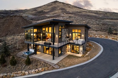 This stunning 4 bedroom home in SkyRidge offers breathtaking - photo 5