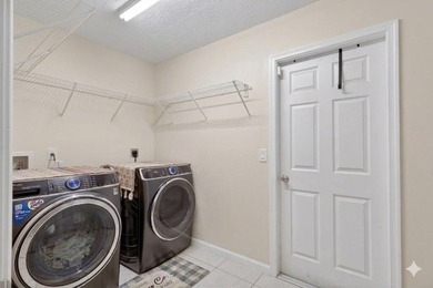 Welcome to this beautifully maintained home offering 3 bedrooms - photo 25