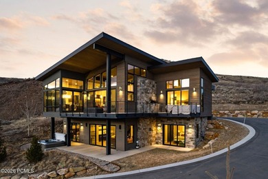 This stunning 4 bedroom home in SkyRidge offers breathtaking - photo 8
