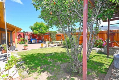 *Beautiful Ranch Style Home* Pride of Ownership! This - photo 43